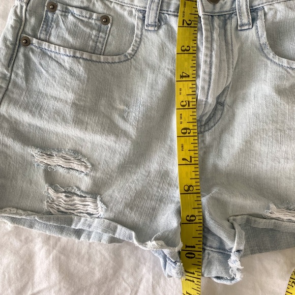 2/$40๐ CLOSET CLEAN OUT: BP light wash denim shorts - Picture 9 of 9